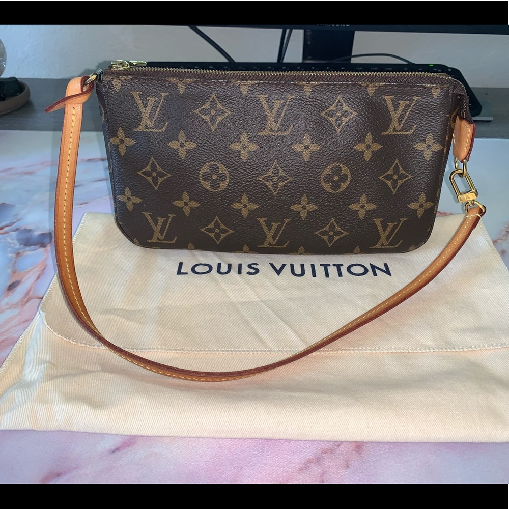 Authentic Louis Vuitton LV Pochette Accesoires